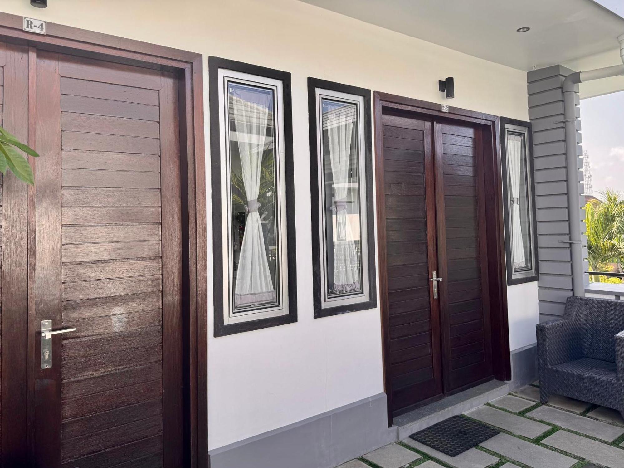 Villa Rumah Putih Abu Abu Senggigi Exterior foto