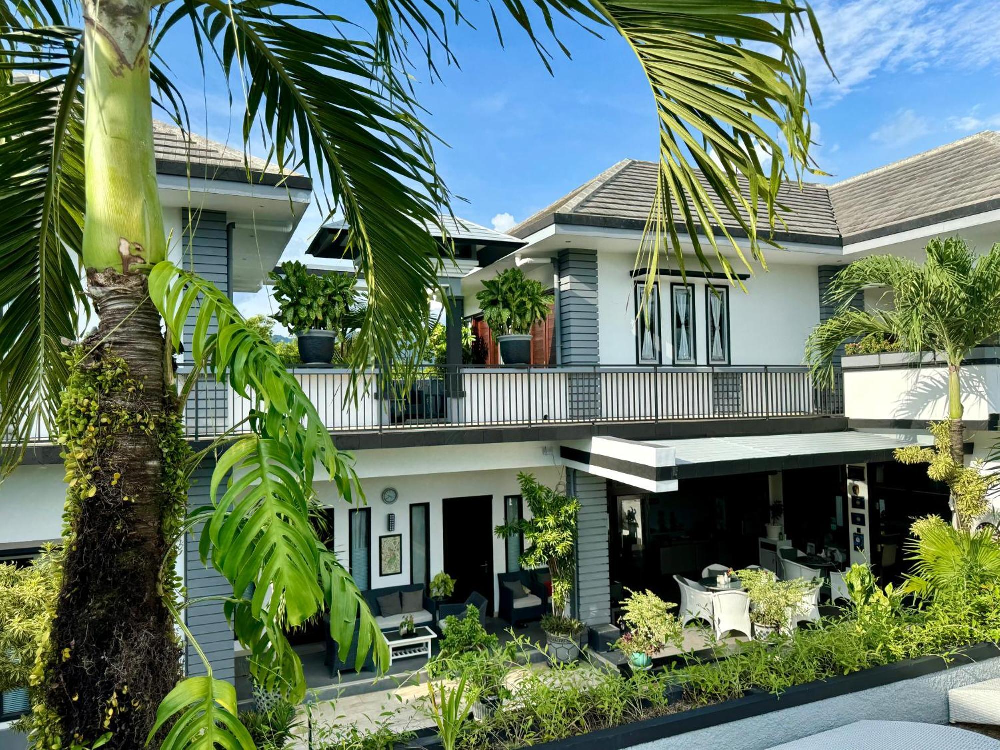 Villa Rumah Putih Abu Abu Senggigi Exterior foto