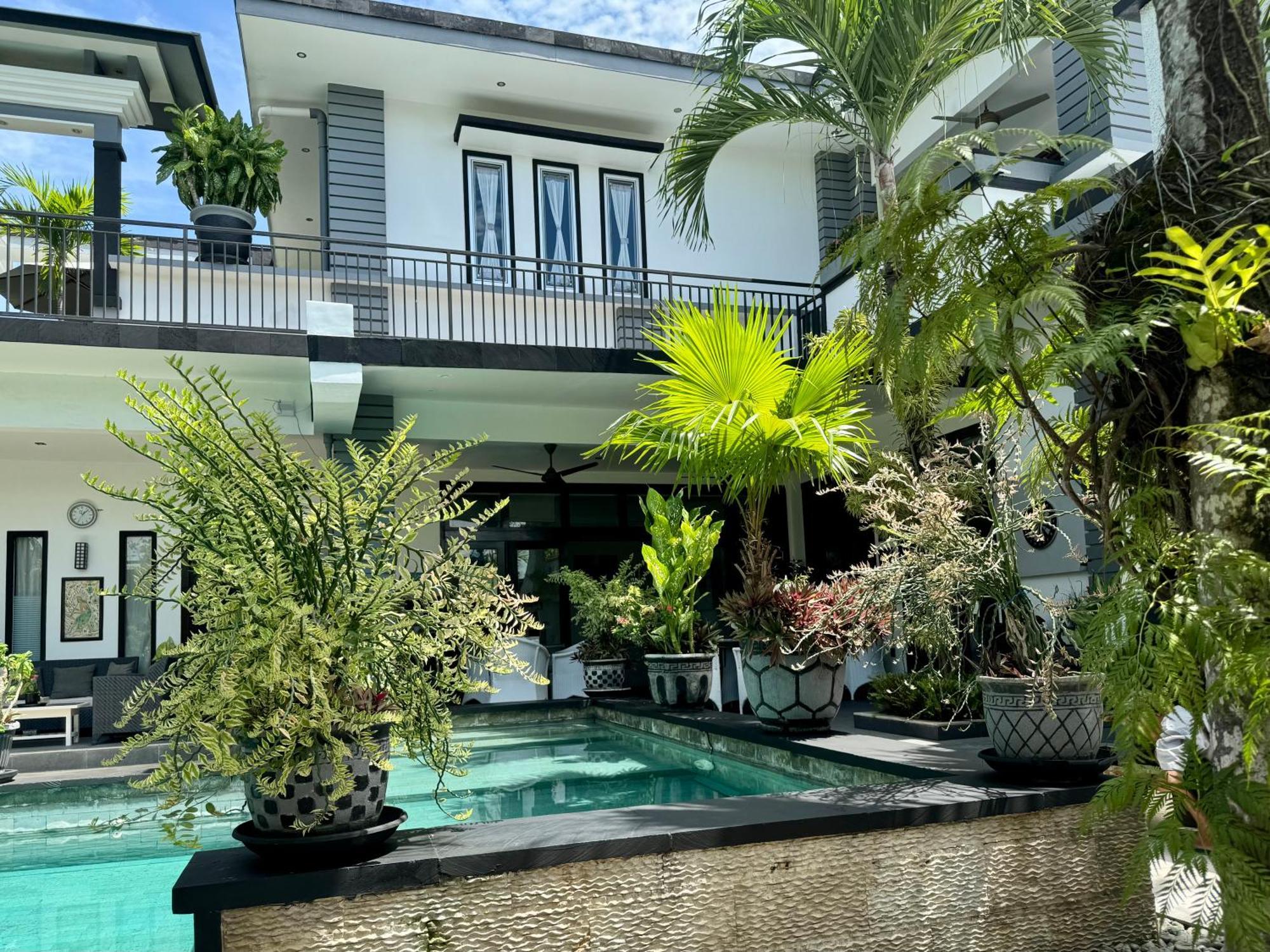 Villa Rumah Putih Abu Abu Senggigi Exterior foto