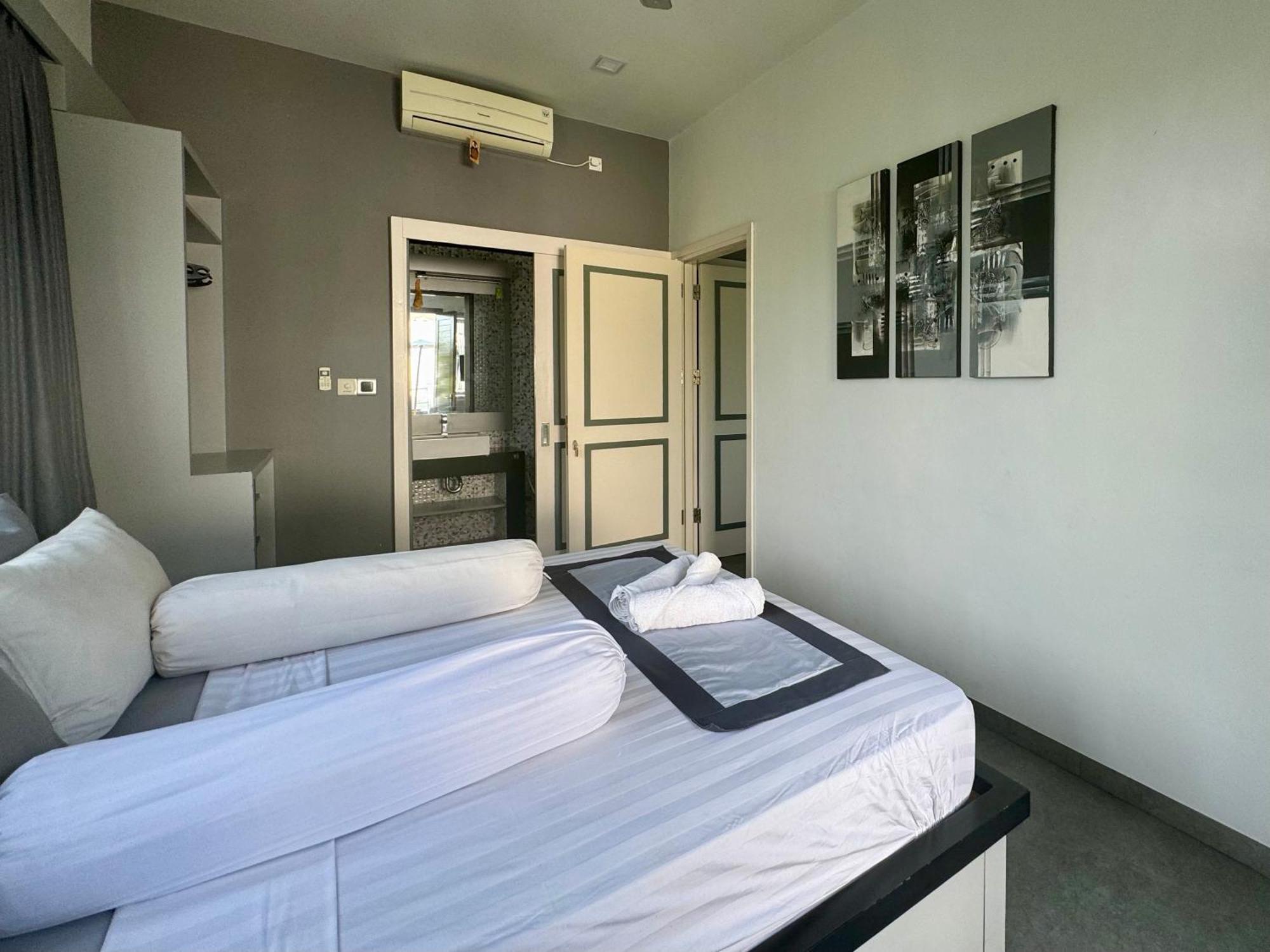 Villa Rumah Putih Abu Abu Senggigi Exterior foto